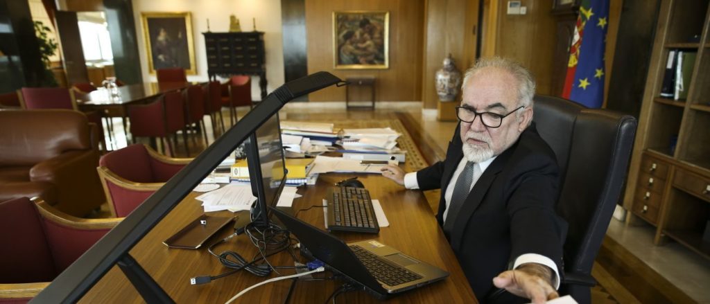 Contratos sem termo podem dar prémio até 2100 euros