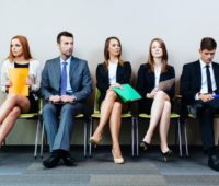 à espera da entrevista de emprego